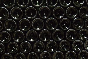 Liv-ex, prosegue a rilento il 2019 del mercato dei fine wine: cresce solo il Bordeaux Legends 50