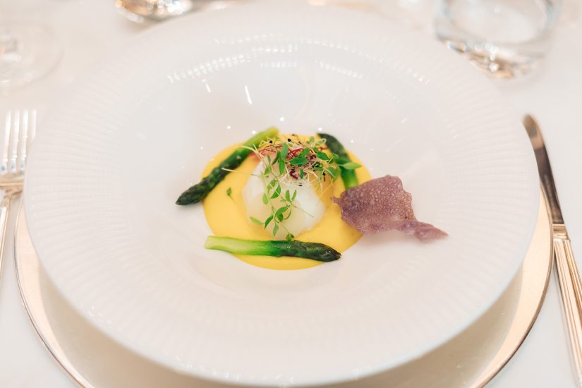 Uovo bio, asparagi, radici e zafferano - Elio Sironi e Gaetano Trovato