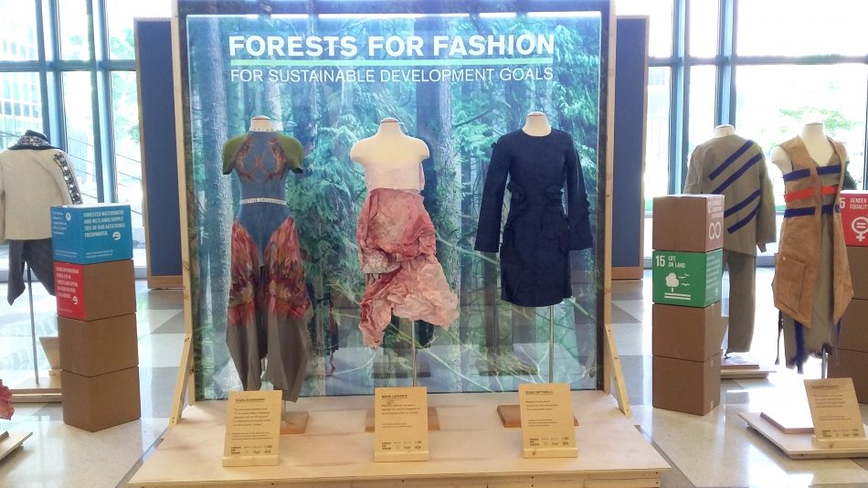 Forest For Fashion, collezione moda di abiti di origine forestale, prodotti da filati di cipresso, pelle di fungo e tessuti in sughero, eucalipto e faggio
