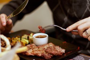 Consumi di carne, italiani sempre pi&ugrave; attenti al benessere degli animali: l&rsquo;indagine Coldiretti