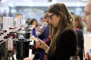 Promozione del vino, tra grandi fiere, tanti eventi e contatti diretti con ristoratori e consumatori Promozione del vino, tra grandi fiere, tanti eventi e contatti diretti con ristoratori e consumatori