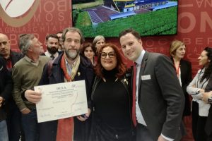 Ambasciatori del vino italiano nel mondo: la De.Sa premia Veronika Crecelius (Meininger) e WineNews