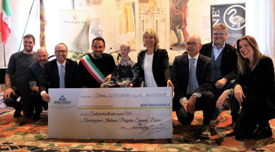 I 16.000 euro consegnati da Le Manzane alla Onlus di Sammy Basso