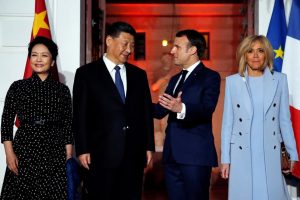 Dopo l&rsquo;Italia, la Francia, e Macron accoglie Xi Jinping con i top di Champagne, Bordeaux e Borgogna