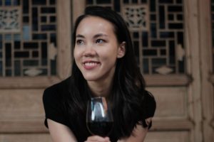 Il vino italiano in Cina tra giovani, donne e collezionisti: parla la Master of Wine Sarah Heller
