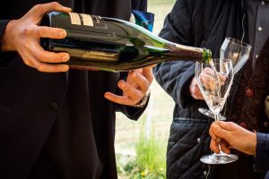 Alta Langa, il metodo classico “gastronomico” in terra di rossi che rilancia un intero territorio