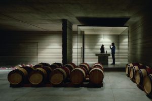 Dentro alla nuova cantina di Masseto, nuovo tempio di uno dei pi&ugrave; grandi vini d&rsquo;Italia e del mondo