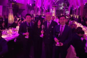 Il mito Ornellaia, i cinesi Leon Liang e Demei Li: i vincitori del premio internazionale Vinitaly