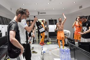 La Juventus dell’ottavo scudetto consecutivo brinda con il Ferrari Trento Doc #W8NDERFUL