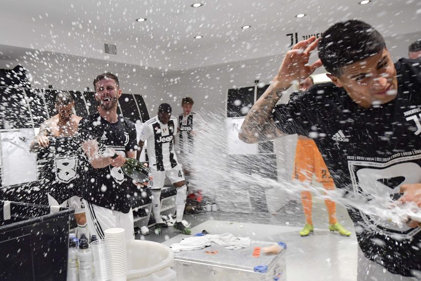 La Juventus festeggia il suo ottavo scudetto consecutivo con le bollicine Ferrari 