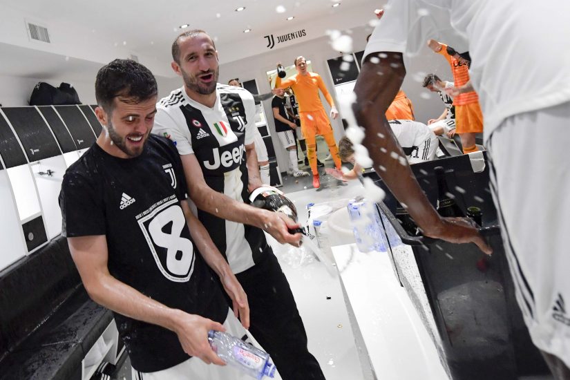 La Juventus festeggia il suo ottavo scudetto consecutivo con le bollicine Ferrari 