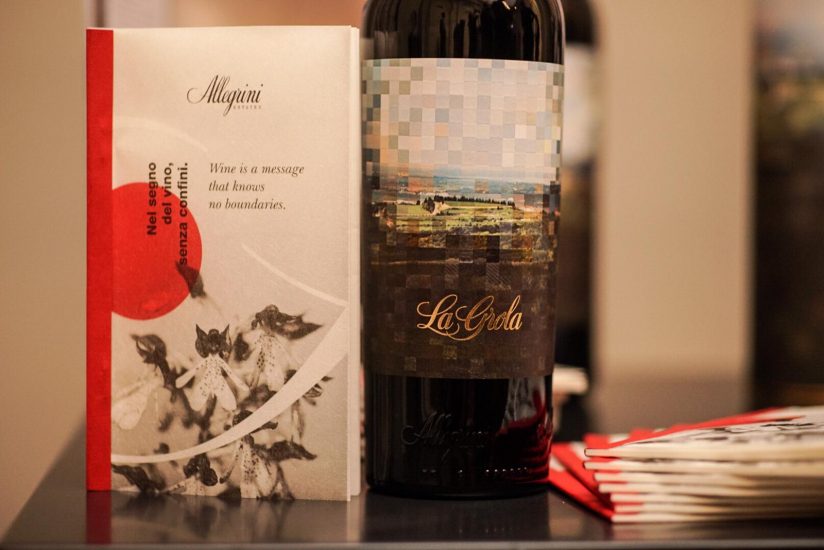 La Grola, vigneto icona della Valpolicella e di Allegrini, nell’opera dell’artista giapponese Hiroyuki Masuyama