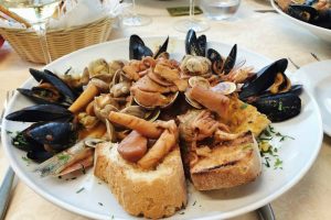 A tavola vince la tradizione: nel piatto Venerd&igrave; Santo il pesce, per l&rsquo;82% pescato in Italia