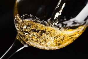 Wine prices on the “roller coaster”: generic collapse, red wines better than white wines among PDOs