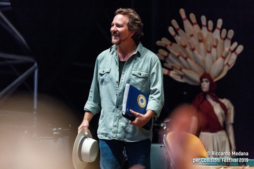 Eddie Vedder sul palco di Collisioni a Barolo, tra vino e musica