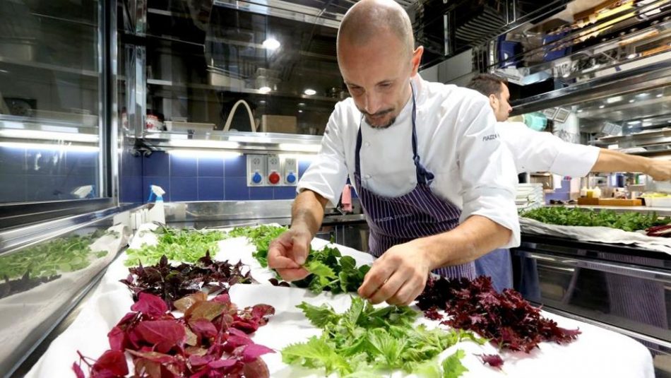 Enrico Crippa, primo degli italiani al n. 29 con il suo Piazza Duomo di Alba, in partnership con la famiglia Ceretto