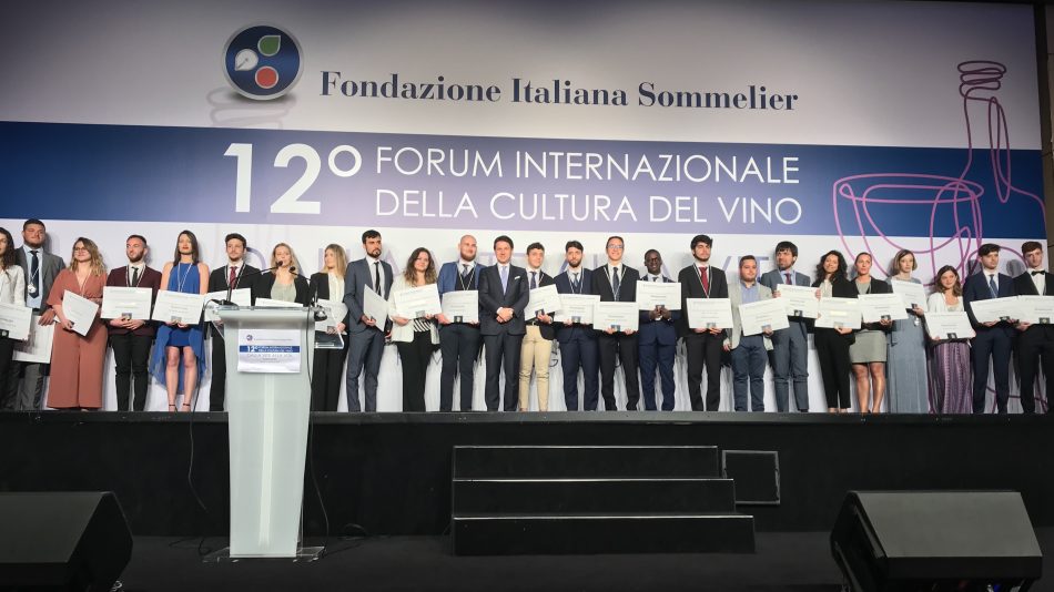 I sommelier Fis diplomati al corso dedicato all’Ospedale Pediatrico Bambin Gesù con il Premier Giuseppe Conte