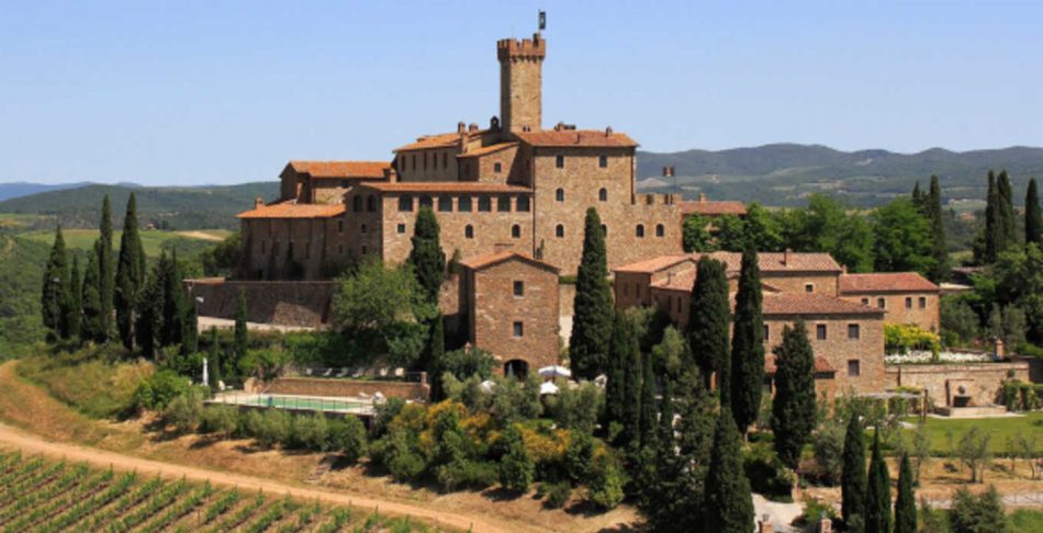 Castello Banfi, che ospita il Borgo