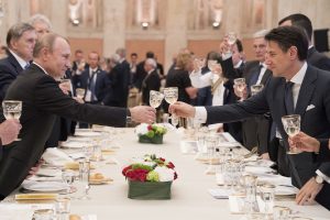 Prosecco Docg, Frascati Superiore e Moscato d’Asti nei calici della cena tra Putin e Conte