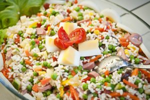 Insalata di riso, macedonia e caprese i preferiti sotto l&rsquo;ombrellone: l&rsquo;indagine Coldiretti e Ix&egrave;