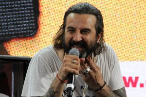 Omar Pedrini: la poesia del vino nell’incontro con il “gigante” Gino Veronelli