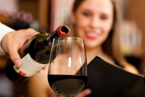 Horeca in ginocchio. E con i ristoranti, in crisi anche tante cantine italiane