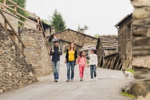 I borghi, spina dorsale del Belpaese: il pensiero di Carlo Petrini, fondatore di Slow Food