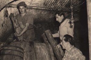 Tanti auguri Fausto Coppi, nel nome del vino. Oggi il “campionissimo” avrebbe compiuto 100 anni Tanti auguri Fausto Coppi, nel nome del vino. Oggi il “campionissimo” avrebbe compiuto 100 anni