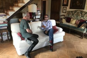 Il vino si comunica prima con i grandi marchi, poi con le denominazioni: parola di James Suckling