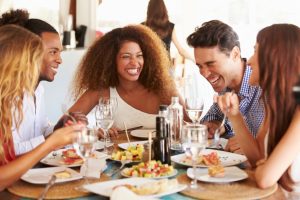 I turisti enogastronomici? Sono i Millennials alla scoperta dei territori tra cibo e vino