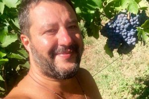 L&rsquo;estate bucolica del Ministro degli Interni: la crisi di Governo tra Sangiovese e fiori di zucca
