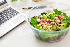 Veloce da preparare, economica, salutare: in pausa pranzo gli italiani riscoprono la “schiscetta” Veloce da preparare, economica, salutare: in pausa pranzo gli italiani riscoprono la “schiscetta”