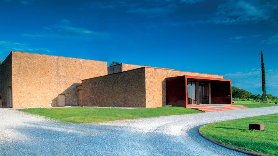 La cantina Icario nel territorio del Nobile di Montepulciano