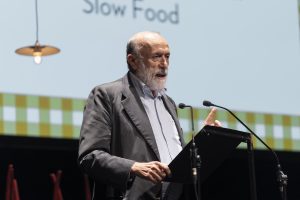&ldquo;Osterie italiane diventate paradigma da imitare. Siano Patrimonio Unesco&rdquo;. Cos&igrave; Carlin Petrini