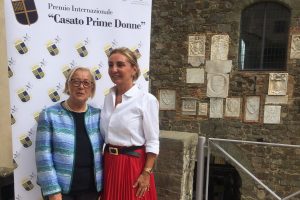 Il vino e Alessandra Ghisleri, regina dei sondaggi, “Prima Donna 2019” del “Casato Prime Donne” Il vino e Alessandra Ghisleri, regina dei sondaggi, “Prima Donna 2019” del “Casato Prime Donne”
