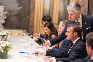 Macron e Conte brindano all’amicizia “inossidabile” tra Italia e Francia, con le bollicine Ferrari Macron e Conte brindano all’amicizia “inossidabile” tra Italia e Francia, con le bollicine Ferrari