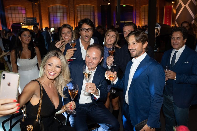 Diletta Leotta ed il selfie con Matteo Lunelli