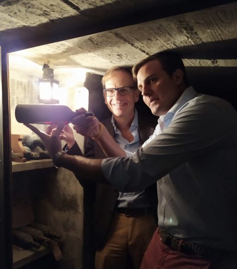 Giampiero Bertolini, ad Biondi Santi, nel caveau delle vecchie riserve con Tancredi Biondi Santi