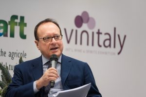 “Vinitaly va al 2021, ma non ci fermiamo: investiamo sull’estero, e aperti a un evento in autunno” “Vinitaly va al 2021, ma non ci fermiamo: investiamo sull’estero, e aperti a un evento in autunno”