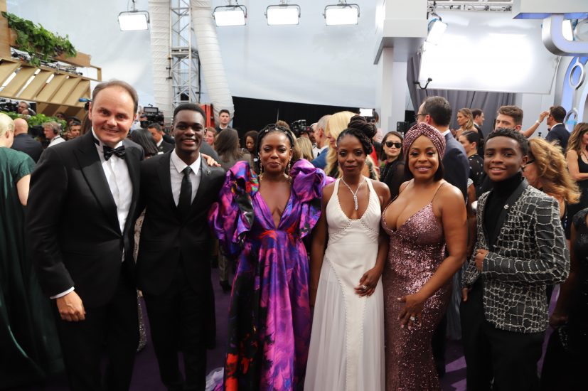 Matteo Lunelli posa col cast di When they see us