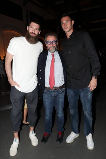 I campioni di basket Mitchell Poletti e Danilo Gallinari con il direttore WineNews Alessandro Regoli