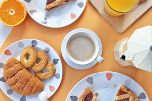 Sono 9 su 10 gli italiani che non rinunciano alla prima colazione, bene le famiglie, meno i giovani
