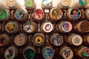 Il Corvina diventa arte, direttamente sulle barriques: “A Tutto Tondo”, progetto della griffe Cesari