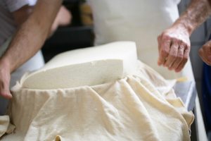 La cooperazione: embargo Russia, Brexit e dazi Usa mettono a rischio 670.000 tonnellate di latte