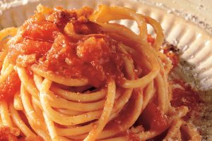 Col guanciale Amatriciano e senza aglio: la Ue vuole proteggere la vera ricetta dell’Amatriciana Col guanciale Amatriciano e senza aglio: la Ue vuole proteggere la vera ricetta dell’Amatriciana