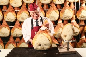 Prosciutto di Carpegna, gioiello dell’enogastronomia della Marche, che punta all’Italia e al mondo Prosciutto di Carpegna, gioiello dell’enogastronomia della Marche, che punta all’Italia e al mondo