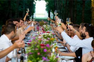 Wedding tourism, sempre più stranieri sposi in Italia, attirati anche dall’offerta enogastronomica