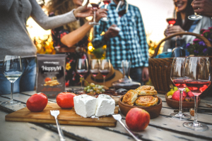 Vegano, alla cannabis, social, rosato, arancione: ecco dove va il mondo dei consumi di vino Vegano, alla cannabis, social, rosato, arancione: ecco dove va il mondo dei consumi di vino