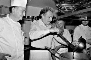 Irriverente, godurioso, amante dei piaceri della vita: ritratto di Ugo Tognazzi nel suo centenario