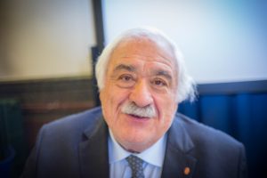 Vino, storia, valori, consumi, ricerca, futuro: parole in libertà con il professor Attilio Scienza Vino, storia, valori, consumi, ricerca, futuro: parole in libertà con il professor Attilio Scienza